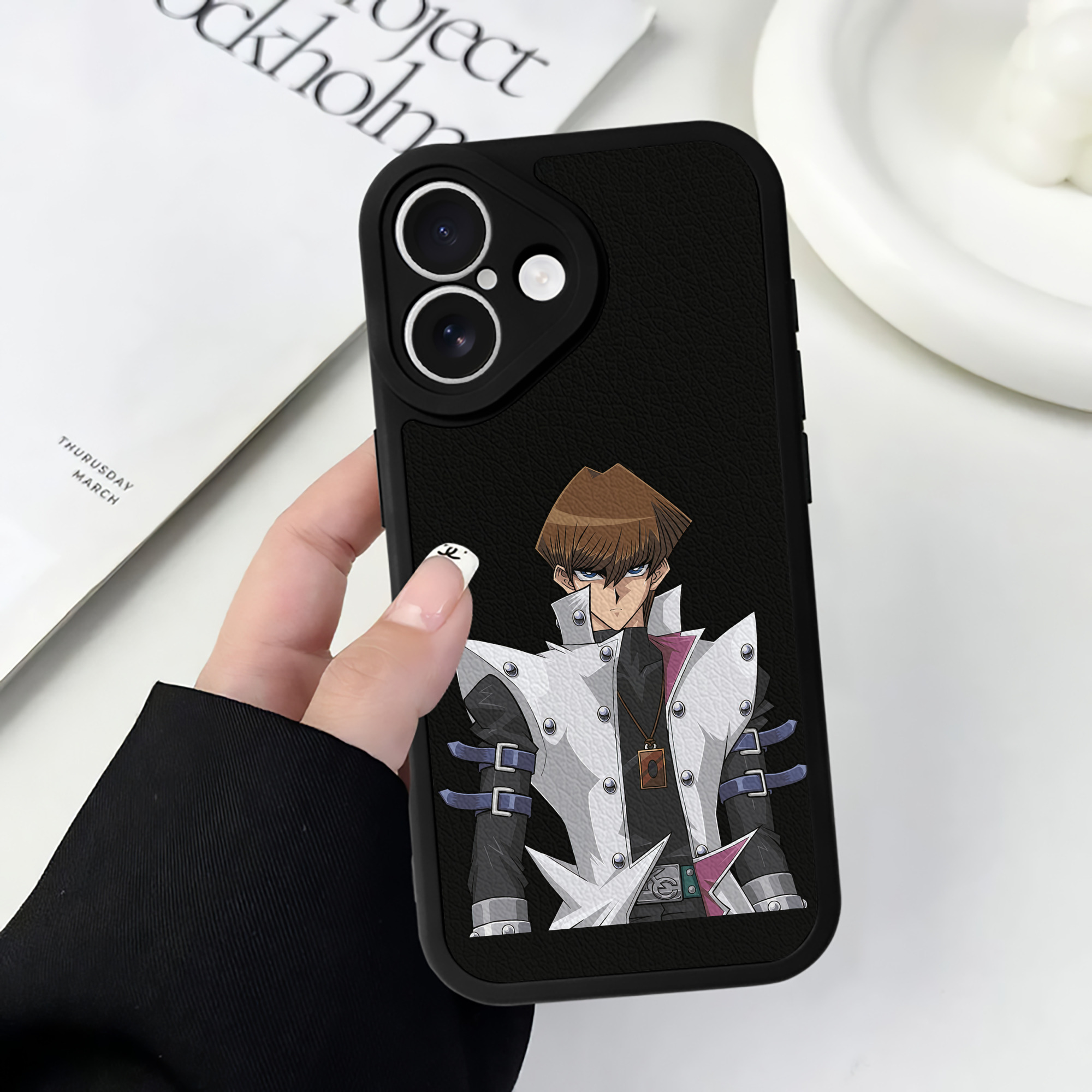 遊☆戯☆王 Yu-Gi-Oh! 【iPhone 16シリーズ対応】シリコンスマホケース（レザー調） 材質：シリコン